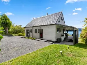 Splendour on Spencer - Lake Tarawera Holiday Home