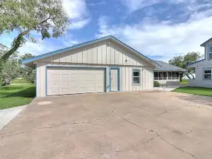 Bayside Getaway 2 Bedroom Cottage by Redawning