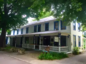 Riverside Hotel