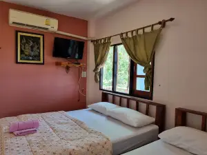 Sawasdee Sichang Resort
