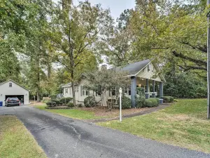 Cozy Burgaw Apartment w/ Deck ~ 4 Mi to River