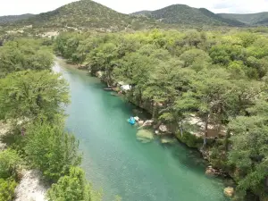 Stylish House sitting on the Best Swimming Hole on the Frio River