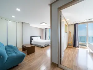 Mud Beach Hotel