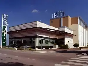Noventa Hotel