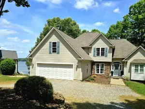 Beautiful Lake Gaston NC..... Views to remember for a lifetime!