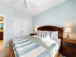 Lovely downtown Northeast Harbor suite near the water and near Acadia