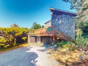 Updated dog-friendly home with fantastic ocean views - walk to the beach