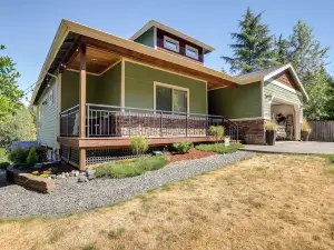 Modern Bellingham Retreat Near Galbraith Mountain!