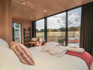 Mirror Houses Pound Farm - Pond OOD