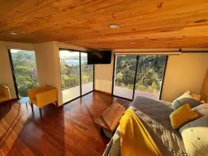 Luxo Casa en Valle de Bravo Con Jacuzzi y Espectacular Vista Al Lago