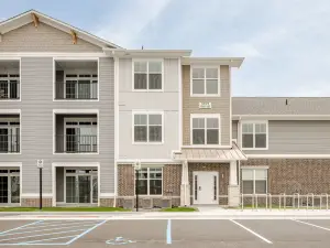 Serene Space with Private Patio and Fast Wifi - Luxurious Retreat