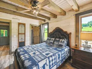 ที่พักพักผ่อนสไตล์โมเดิร์นที่ Willis Cabin: ฟาร์มทำงานขนาด 24 เอเคอร์!