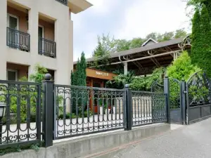 Sunny Hill Apartments & Aqua Park