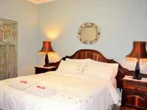 Versailles Self-Catering