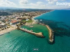 2-Bedroom Blue & White House with Garden and Beach