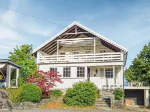 Awesome Home in Grimstad with WiFi and 4 Bedrooms