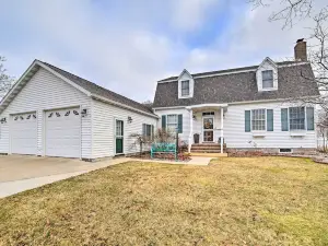 Spacious Michigan Home w/ Private Hot Tub