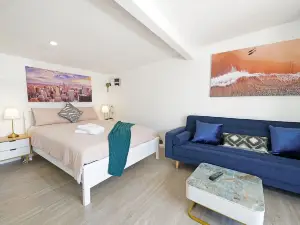 Beachside Compact Backyard Cabin Near Mentone
