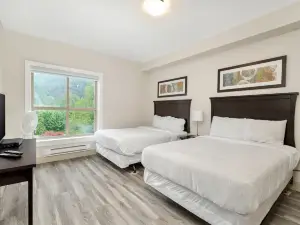 모던 4BR 펜트하우스 위드 레이크 뷰
