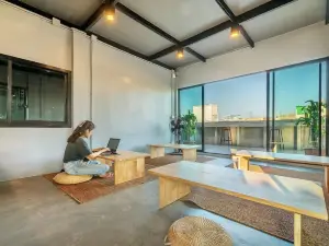 Ti Thong Hostel