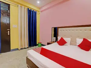 OYO Flagship Hotel As Grand