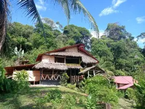 Lodge El Amargal - Reserva Natural, Ecoturismo & Surf