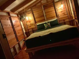 Tukulolo Treehouses