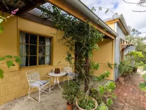 Smithy Cottage - Rustic 2 storey stone and iron cottage - near wineries - Hahndorf - nature