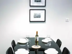 Two Bedroom Luxury Apt with Film Style