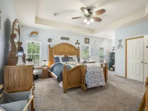 Lake Eufaula Lake Front with boat dock & boat ramp 300 yards away!