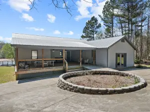 Sunset Estate 7 Bedrooms, Sleeps 18! + Game Room