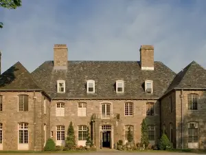 Rye Colonial Walk to Town & Bike to Beach