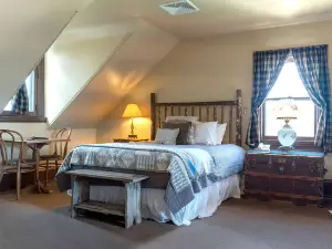 Sheridan Inn, B/W Signature Collection