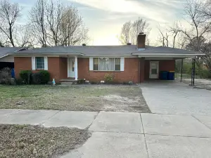 Charming Old 3-Bedroom with WiFi, & Central Heat & Air in Cabot. Newly Renovated