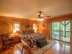Secluded Retreat - Pool Table, Fire Pit, Private Pool