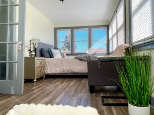 Centrally Located 5Br House in Niagara Falls