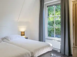 Restyled house with three bathrooms, Breda at 10km