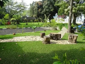 Kivu Beach Garden