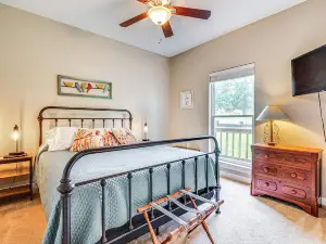 Views, Sunsets & Wildlife: Waterfront Gem in Texas