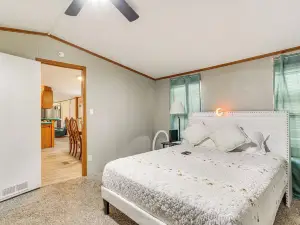 13 Mi to OKC Edmond Home with Playground Access!