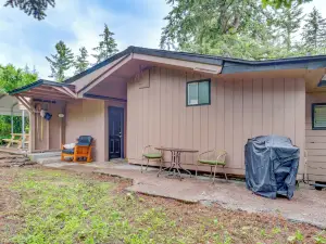 Oregon Vacation Rental ~ 1/2 Mi to Santiam River!