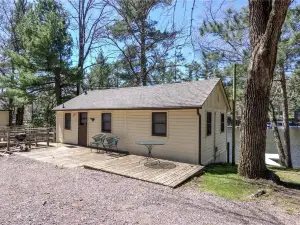 Lakefront Cabin w/Pontoon available!