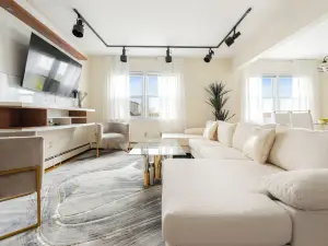 Luxury NYC Home with Free Parking for 12