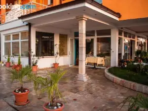 Villa Mina