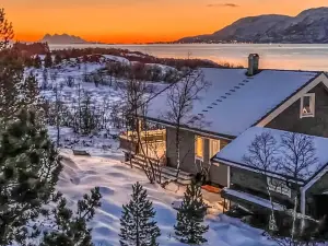 Awesome Home in Hol I Tjeldsund with 4 Bedrooms