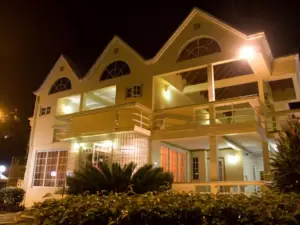 The New Montrose Hotel