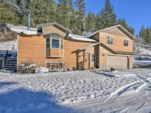 Peaceful Superior Home w/ Fire Pit & Mtn View