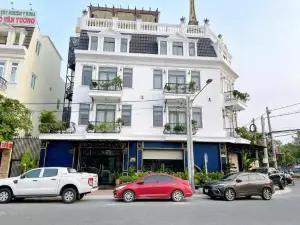 Paris Hotel & Cafe