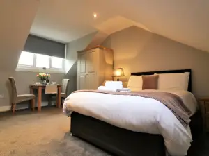 Signature - Linden Cottage Room 3