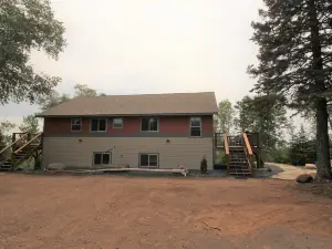Knife River Gooseberry Trailside 4-Plex Suite | Pets | Lake View | Trail Access